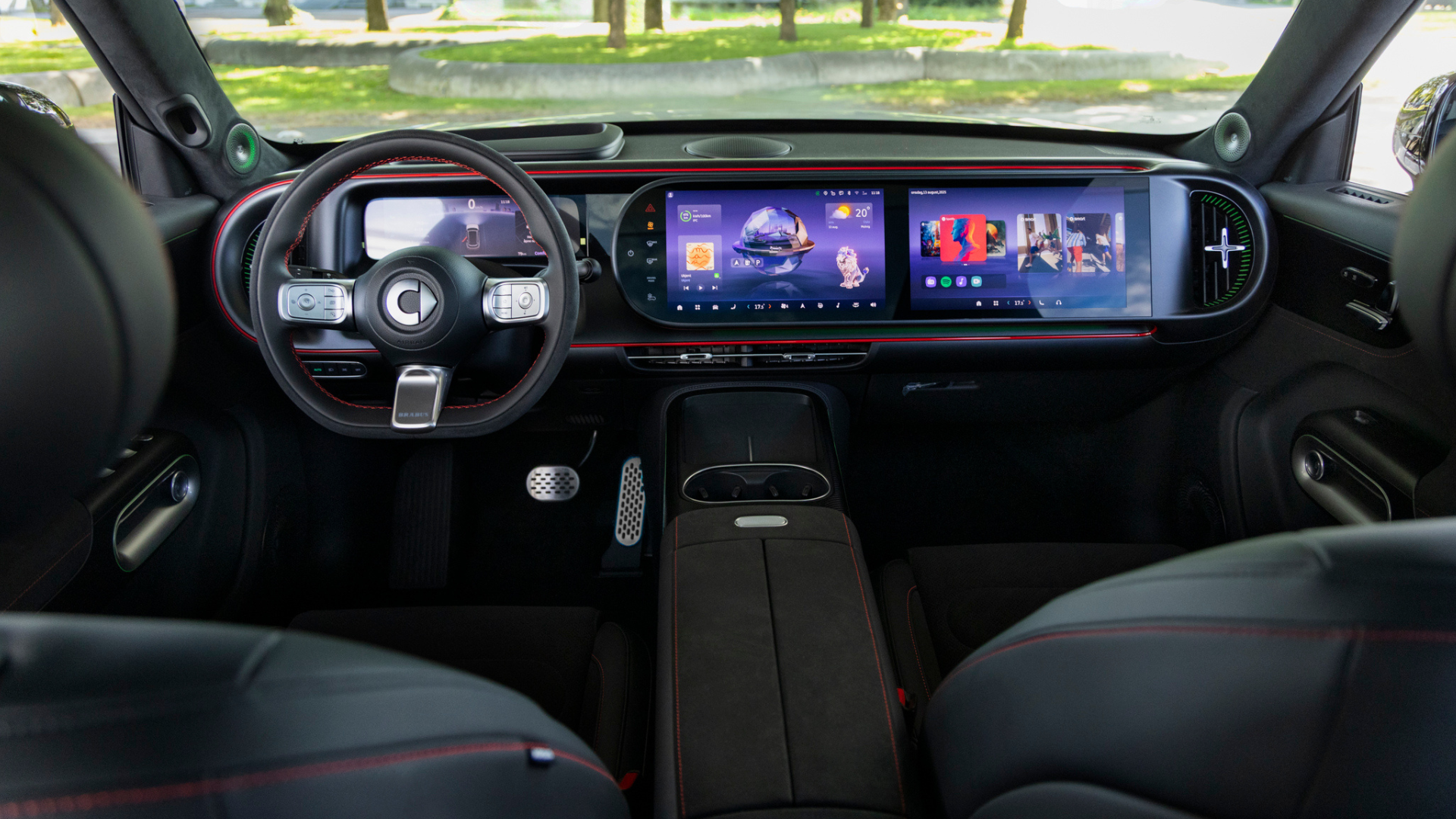 Interiørdetaljer i premiumklassen med 2stk OLED-skjermer