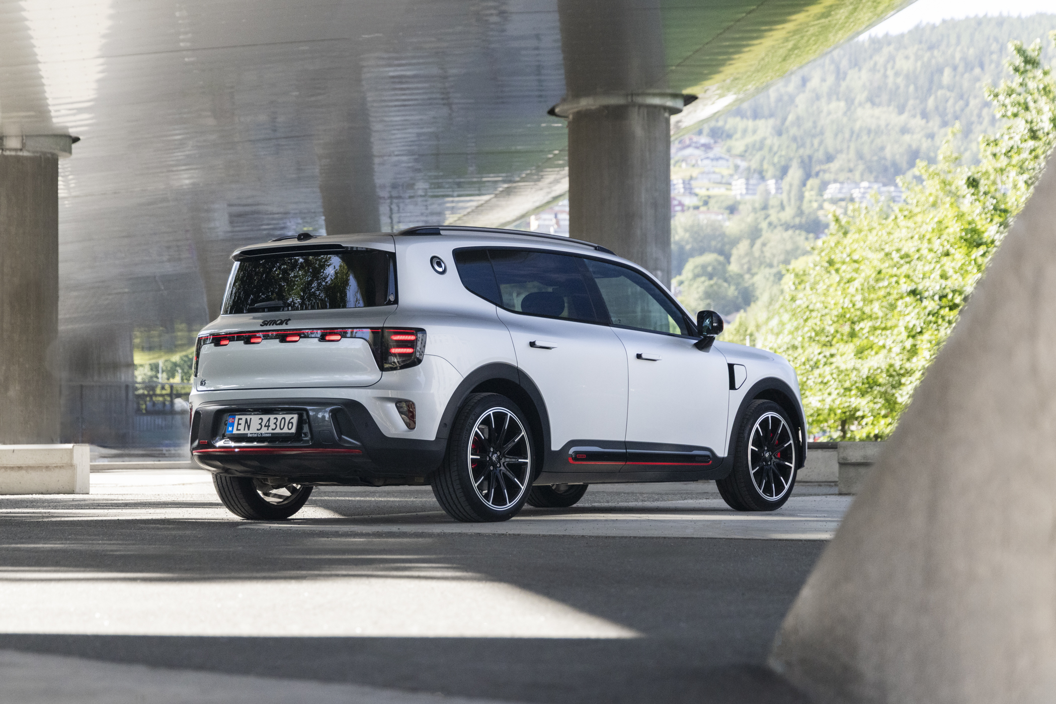 #5 BRABUS familie-SUV sett bakfra