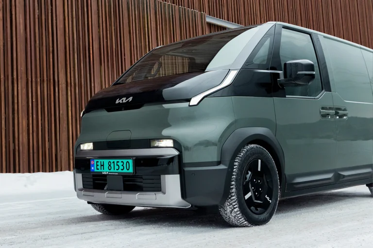 Kia PV5 varebil sett forfra
