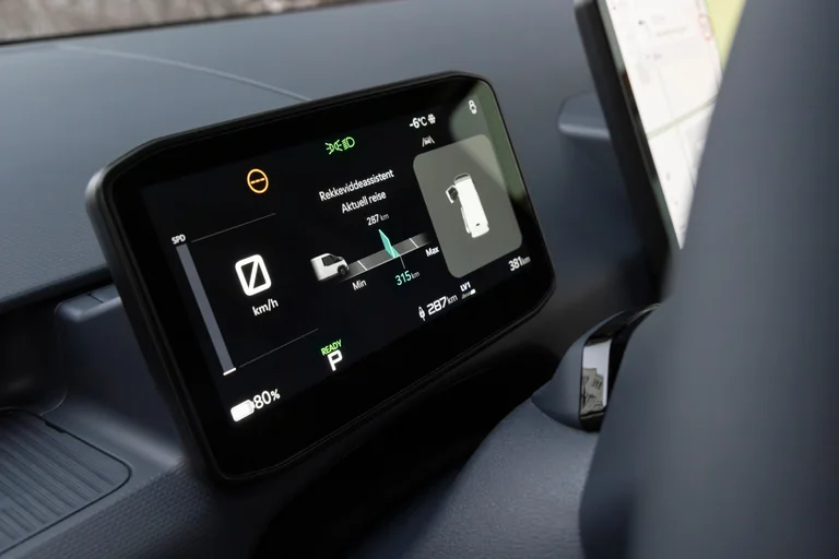 Kia PV5 varebil med instrumentpanel i LED