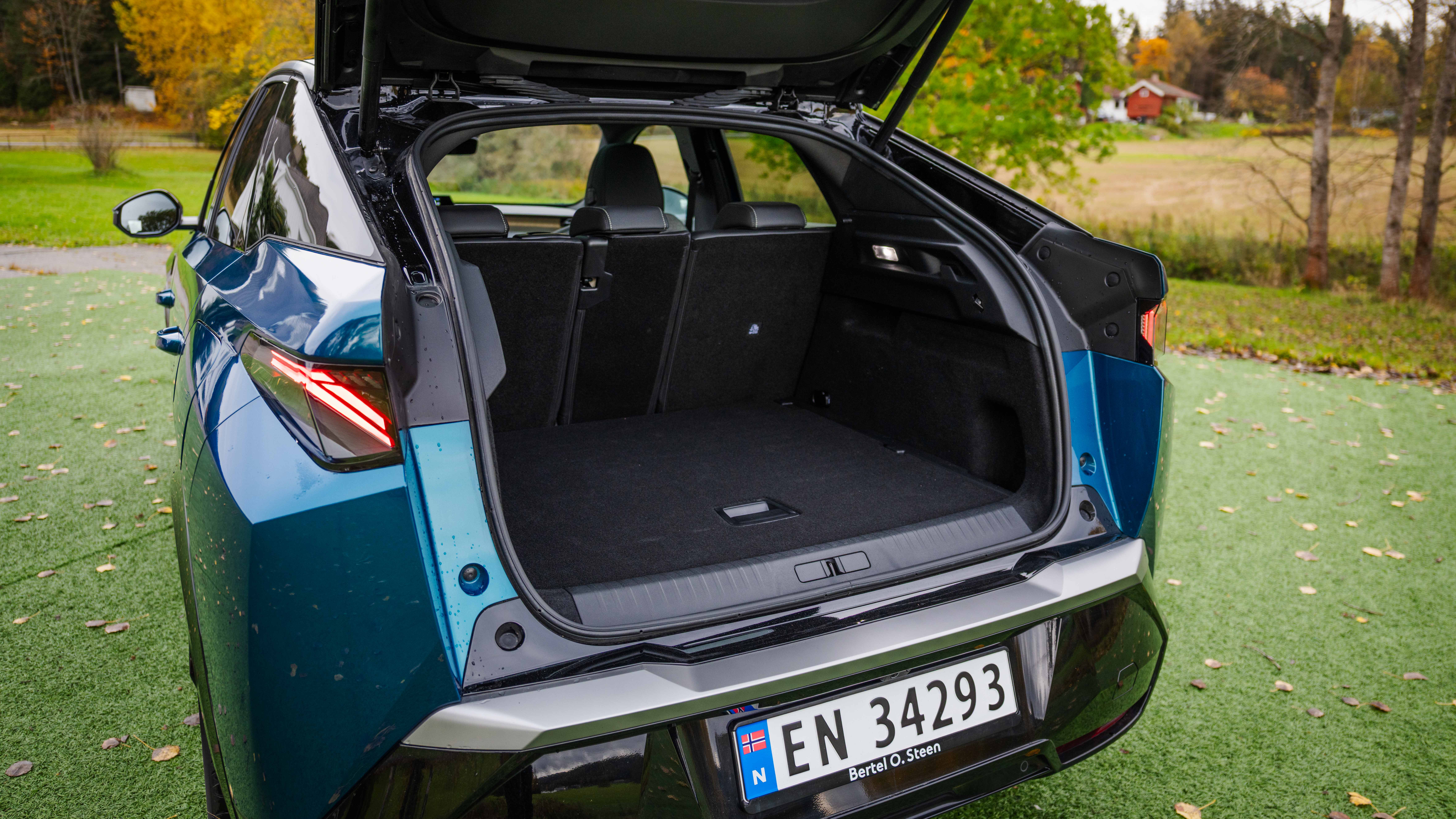 Peugeot E-3008 SUV bagasjerom