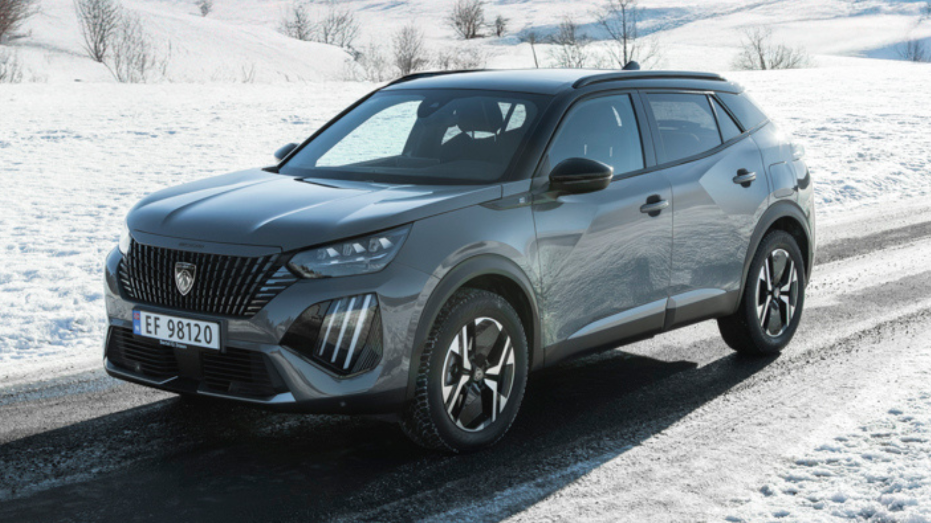 Peugeot E-2008 GT i grå metallic lakk