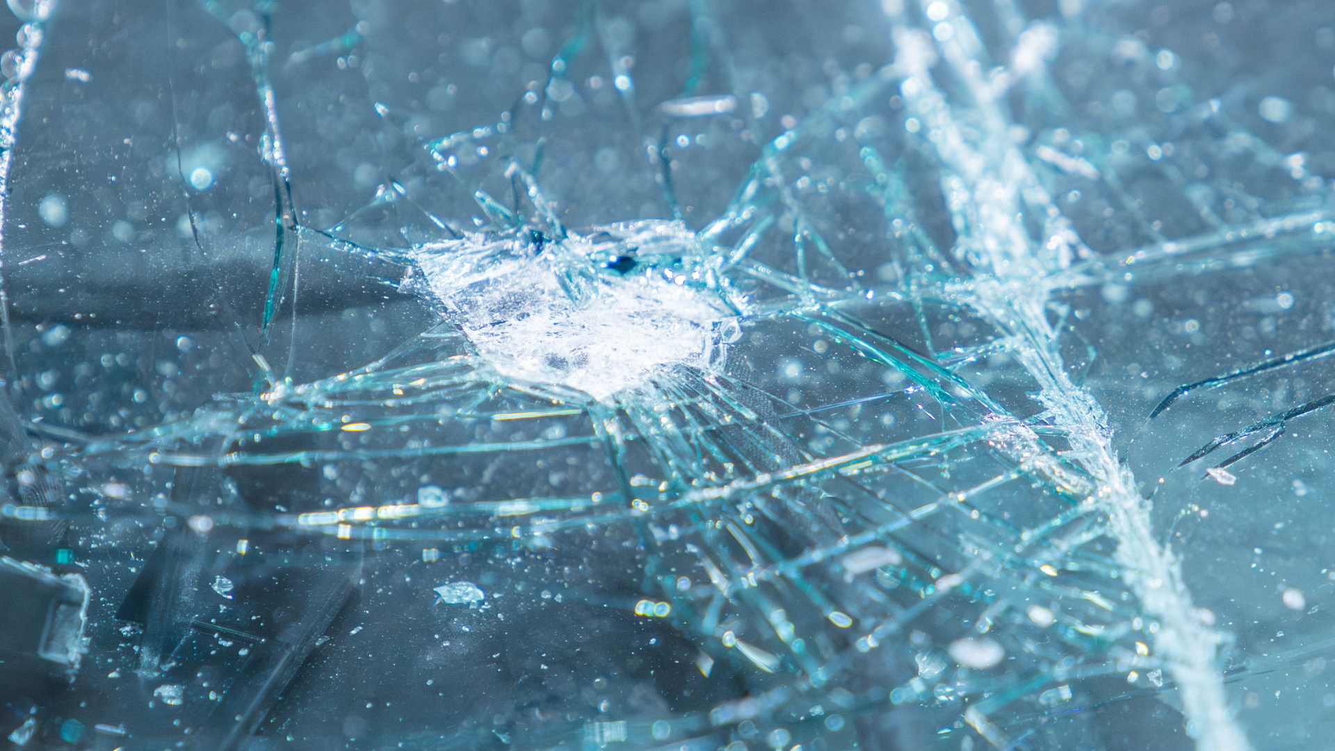 Knust frontrute som trenger nytt bilglass