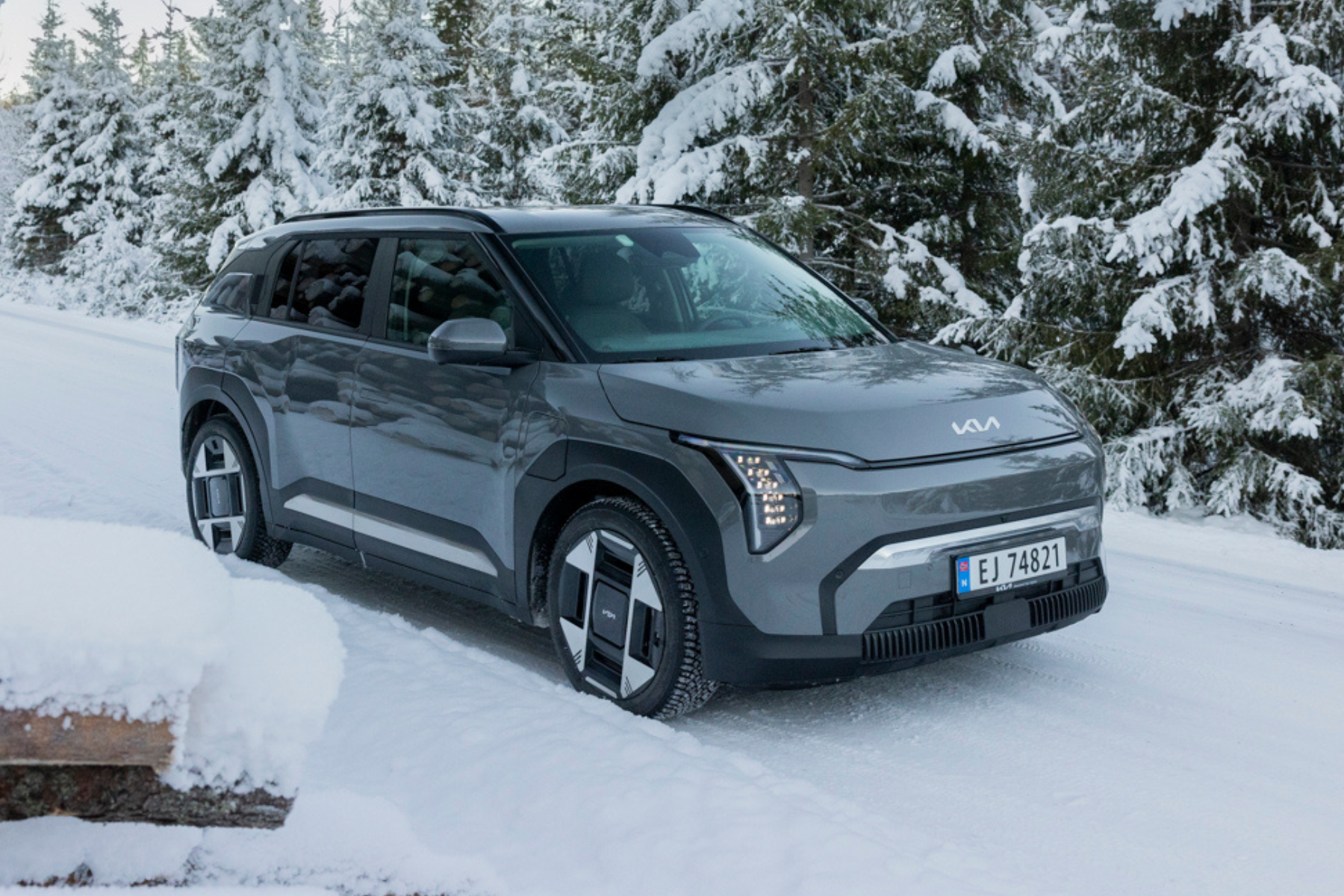 Kia EV3 sølvgrå metallic lakk vinter
