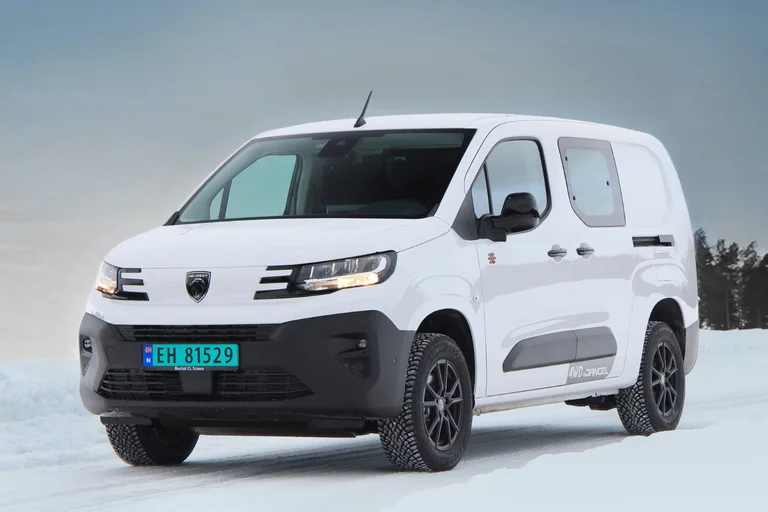 Peugeot E-Partner 4x4 i hvit metallic