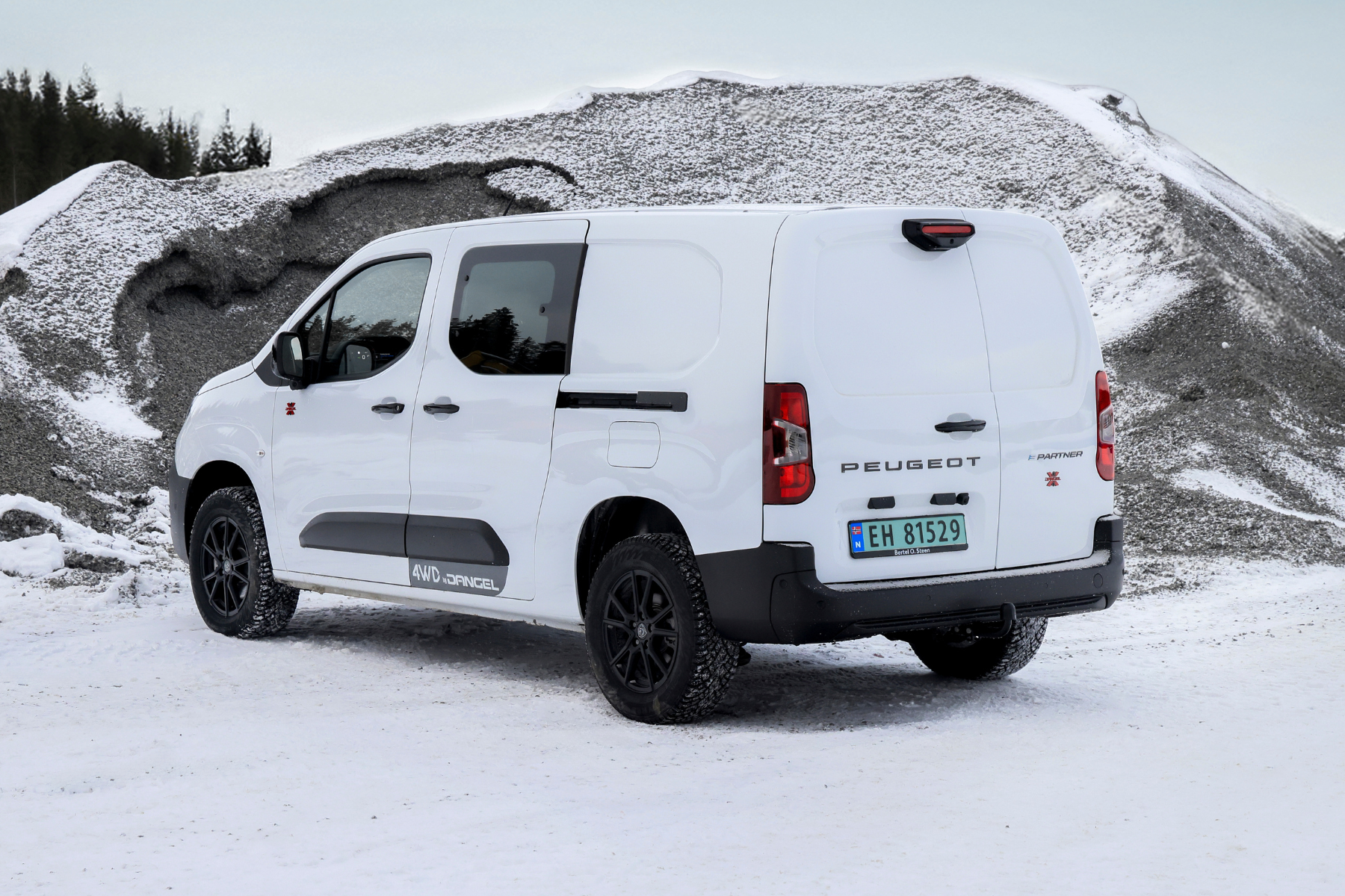 E-Partner med firehjulstrekk sett bakfra