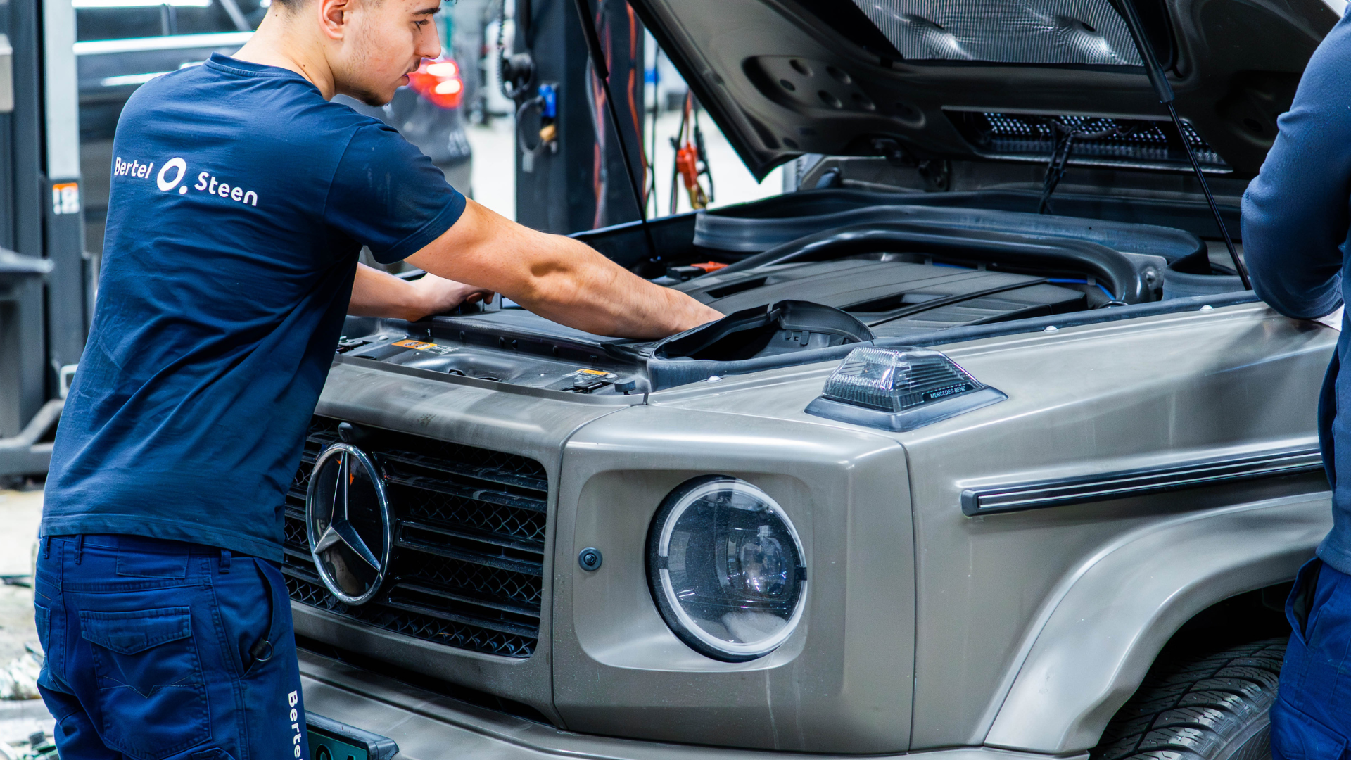 Service på en Mercedes-Benz G-Klasse varebil