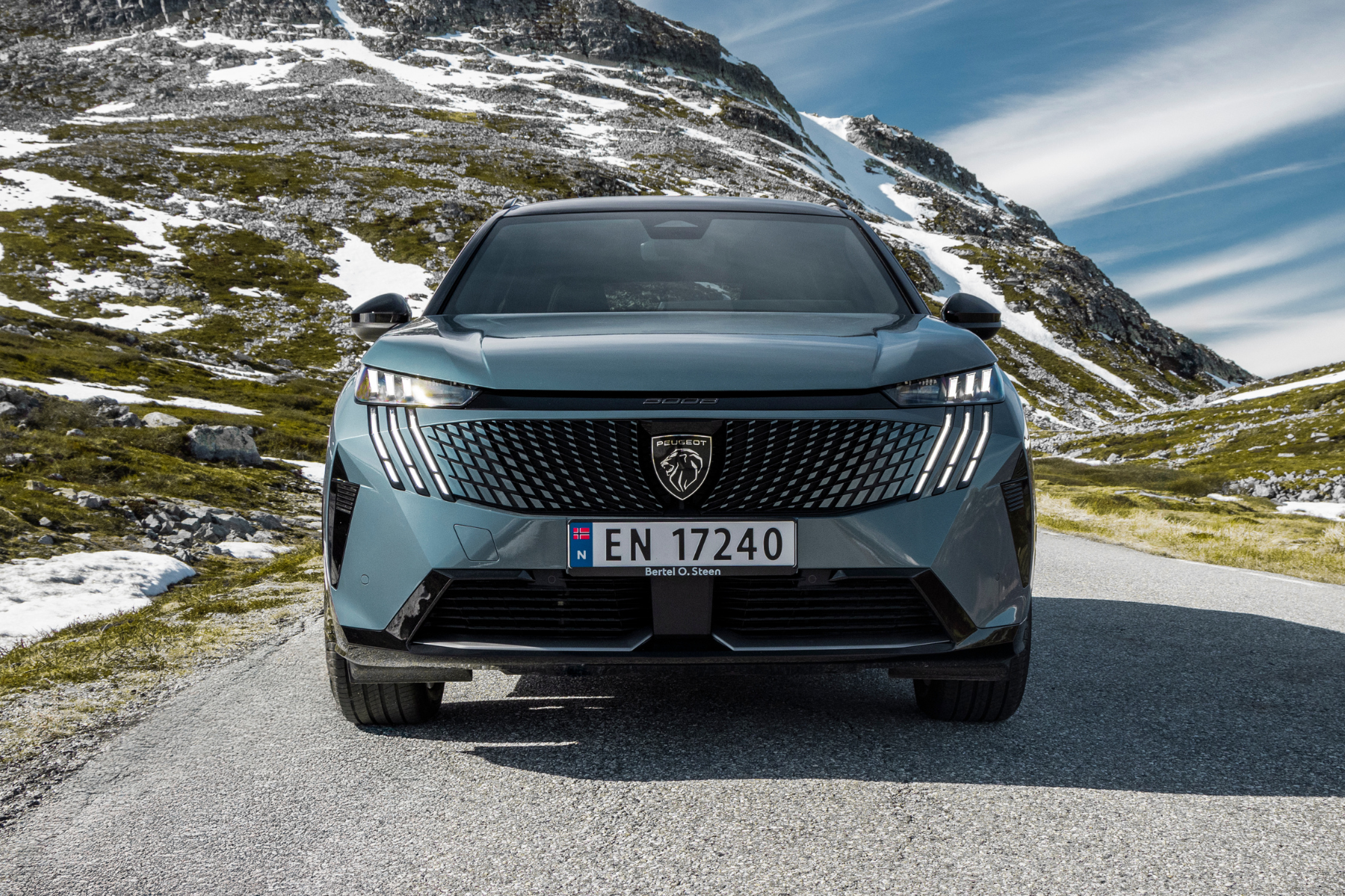 Peugeot E-5008 i blå metallic lakk