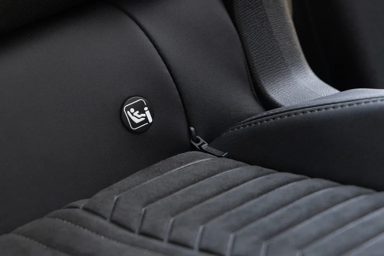 Isofix-fester i Peugeot E-5008 SUV med 7-seter