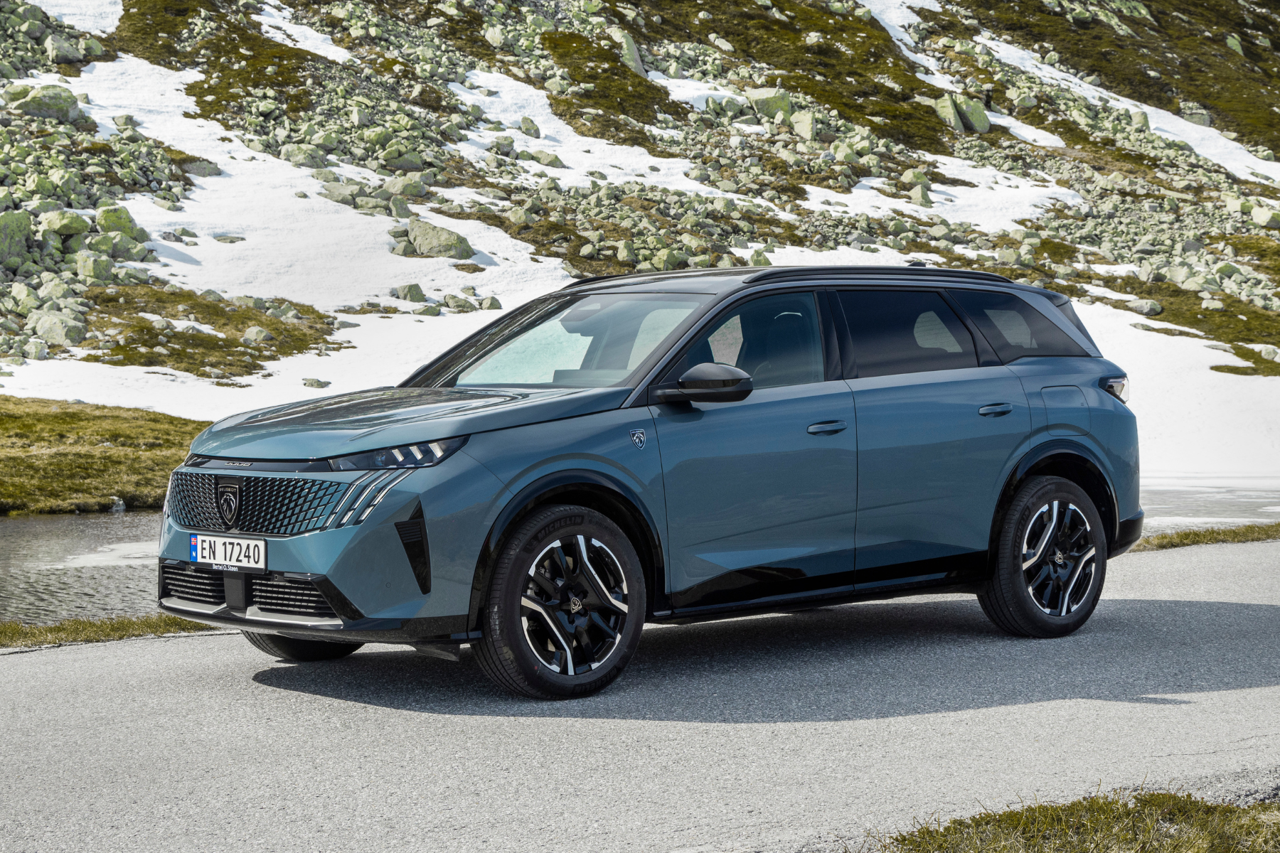 Peugeot E-5008 4x4 i blå metallic