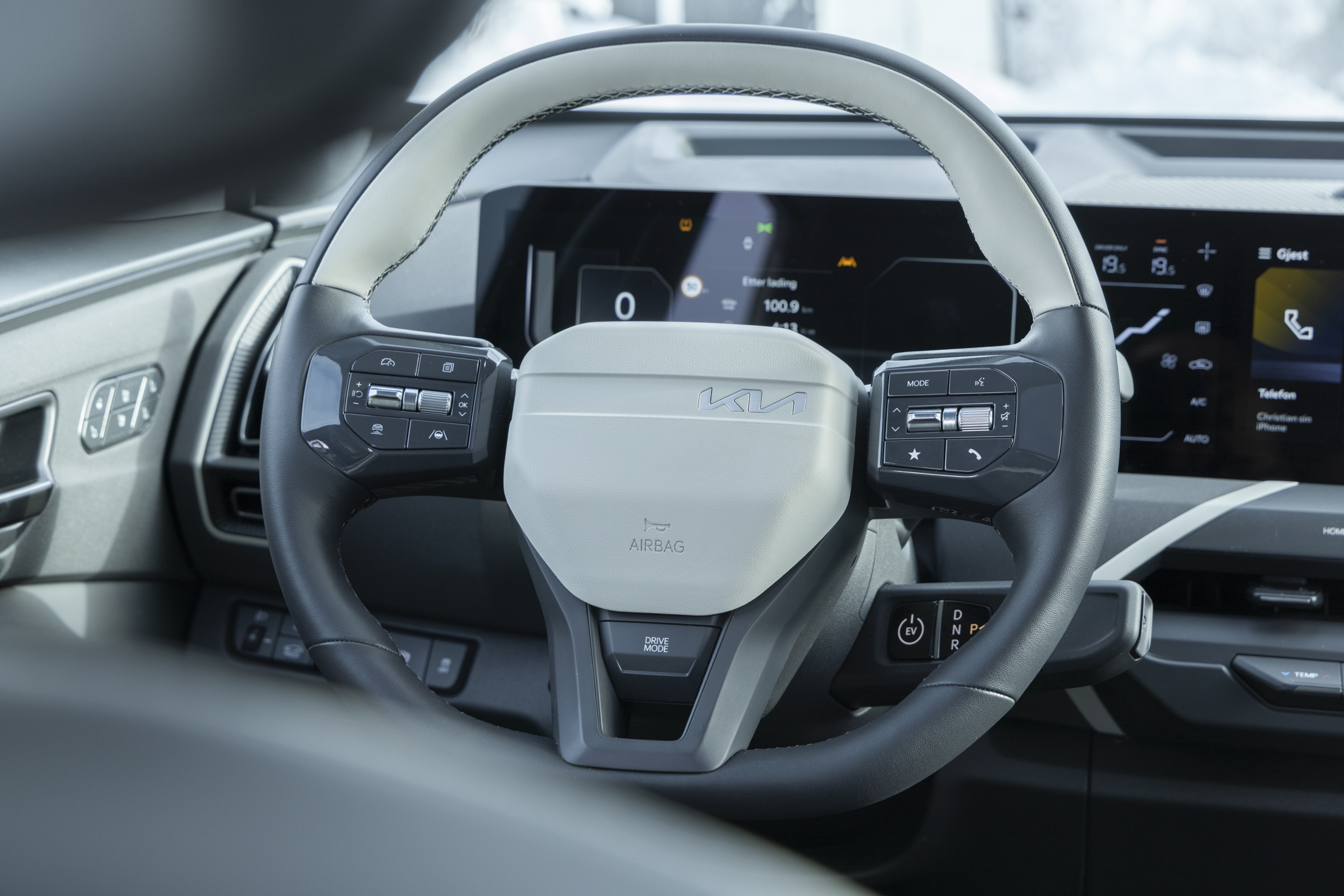 Rattet gir enkel tilgang til bilens viktigste funksjoner