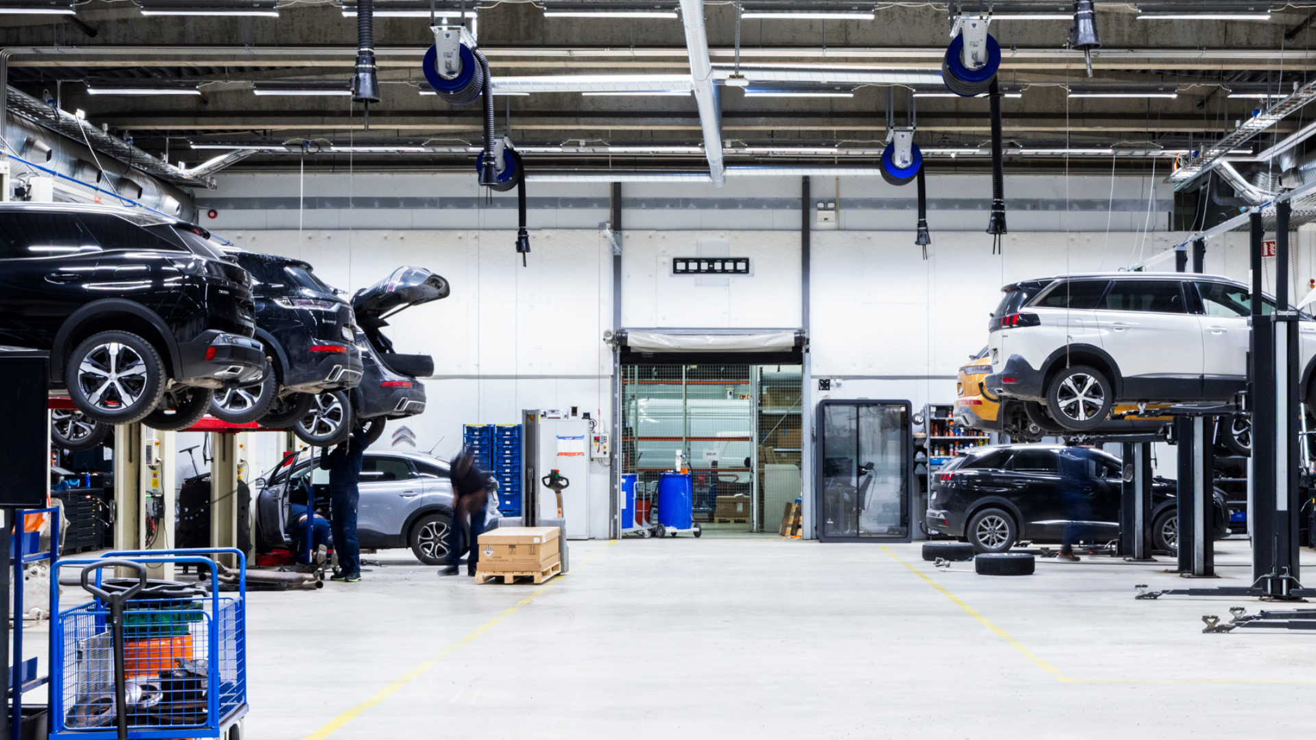 Bilde fra Bilverksted hos Bertel O. Steen