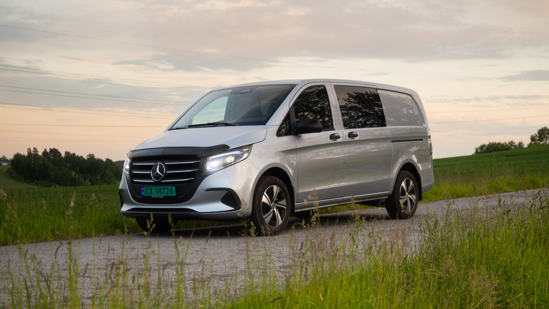 Mercedes-Benz Vito 119 4MATIC i sølvgrå metallic lakk