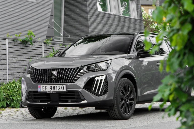 Peugeot E-2008 med norske skilter