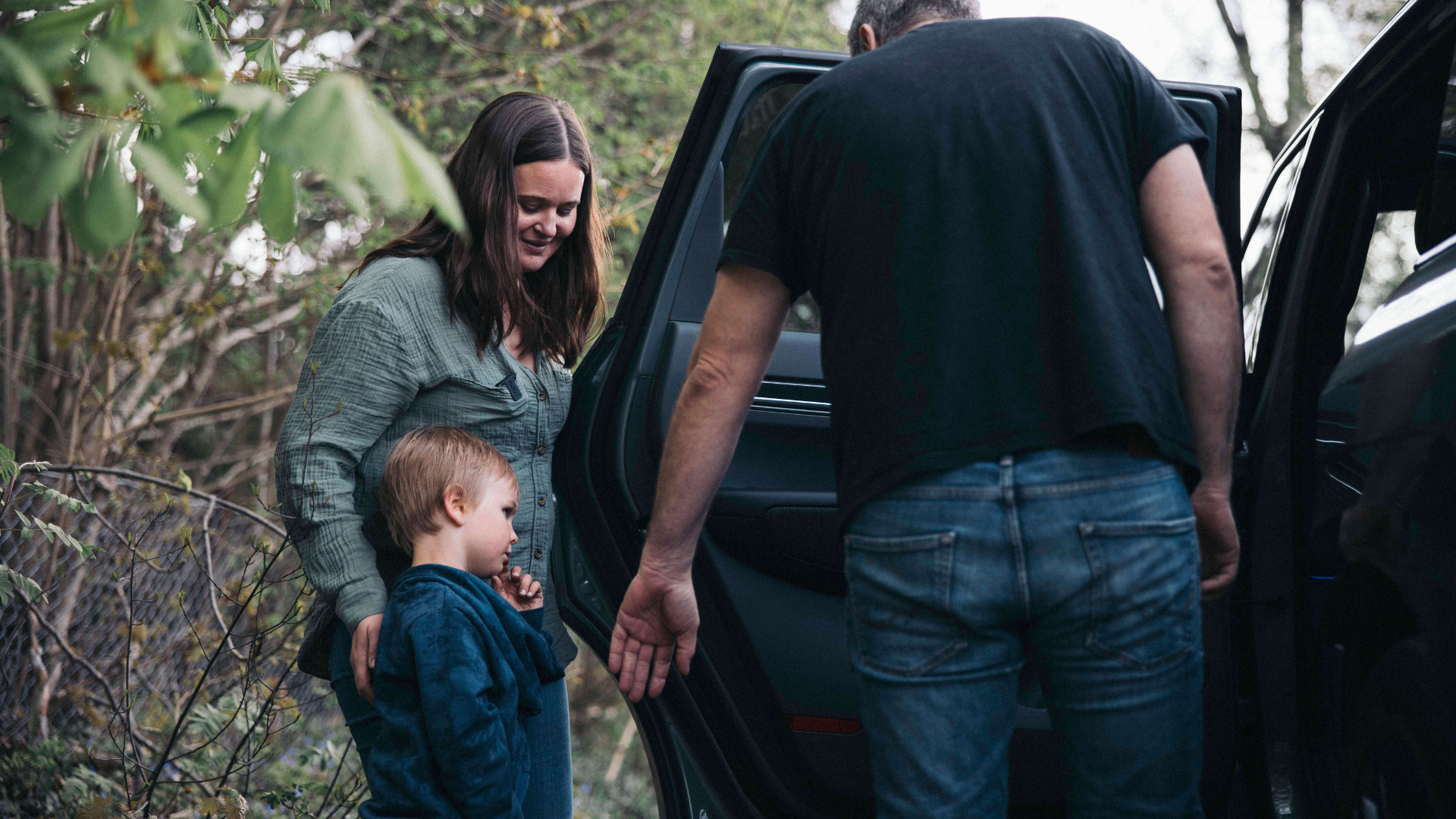 Familie tester Kia EV9 med små barn