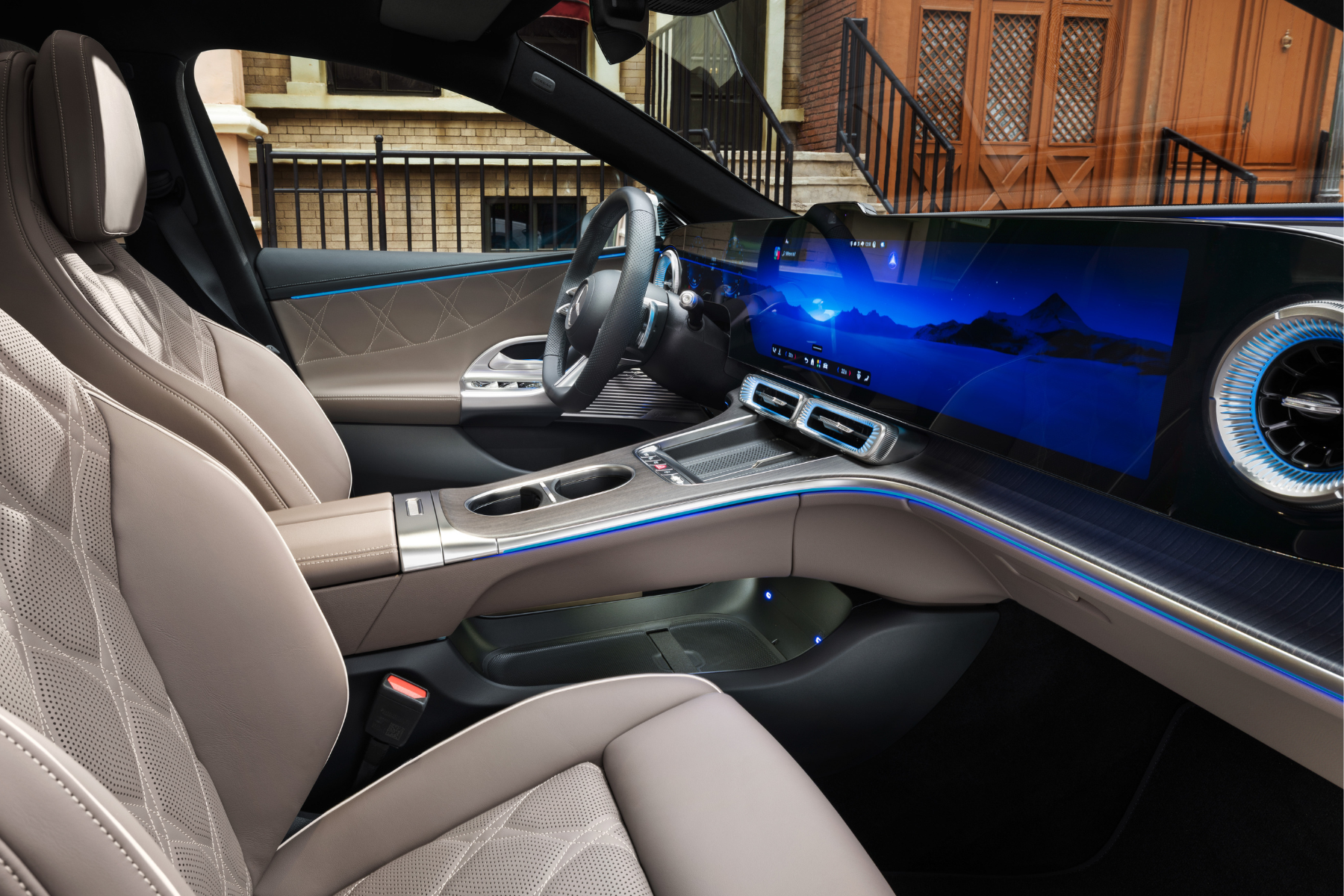 Mercedes-Benz C-Klasse Superscreen