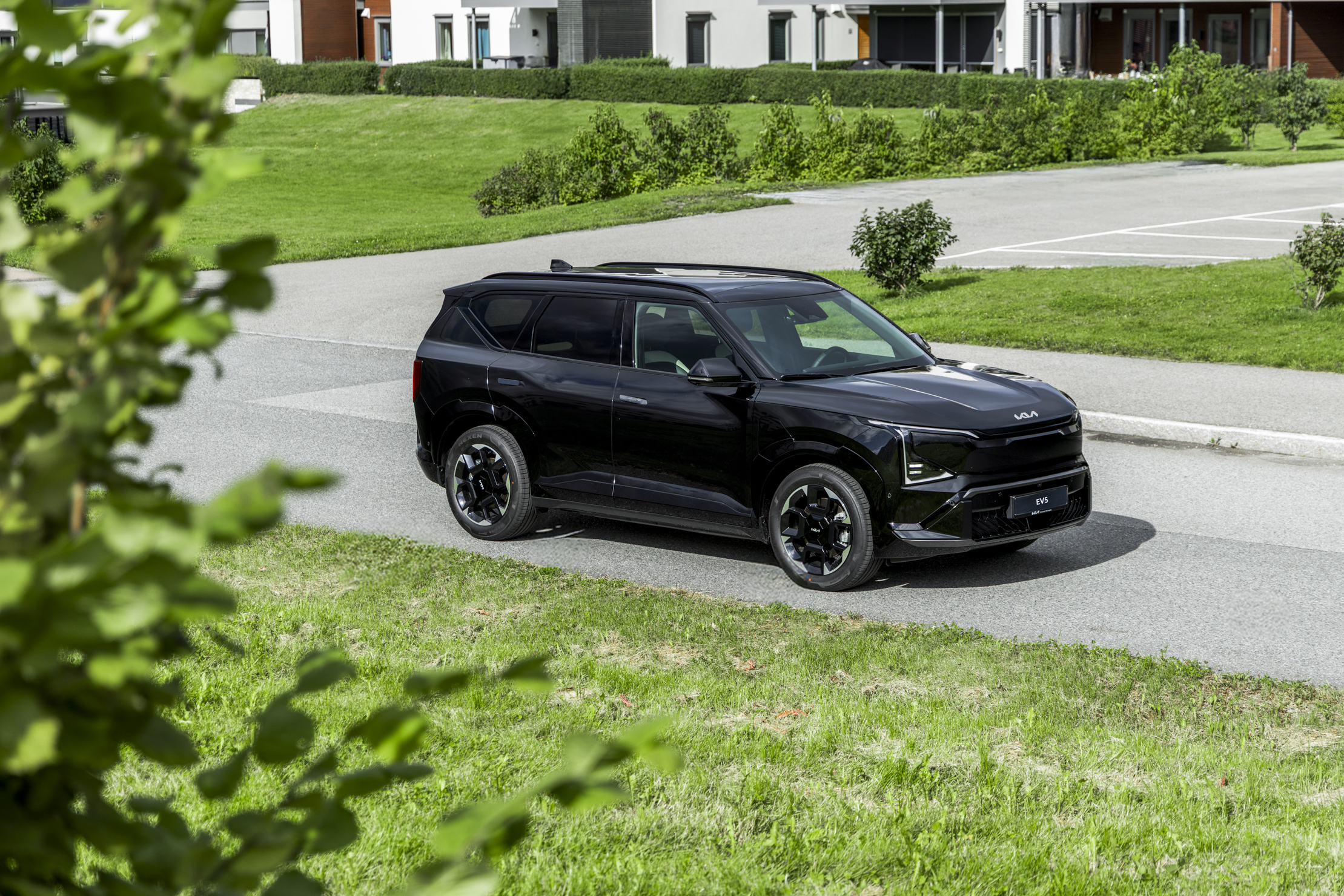 Kia Ev5 i svart metallic lakk