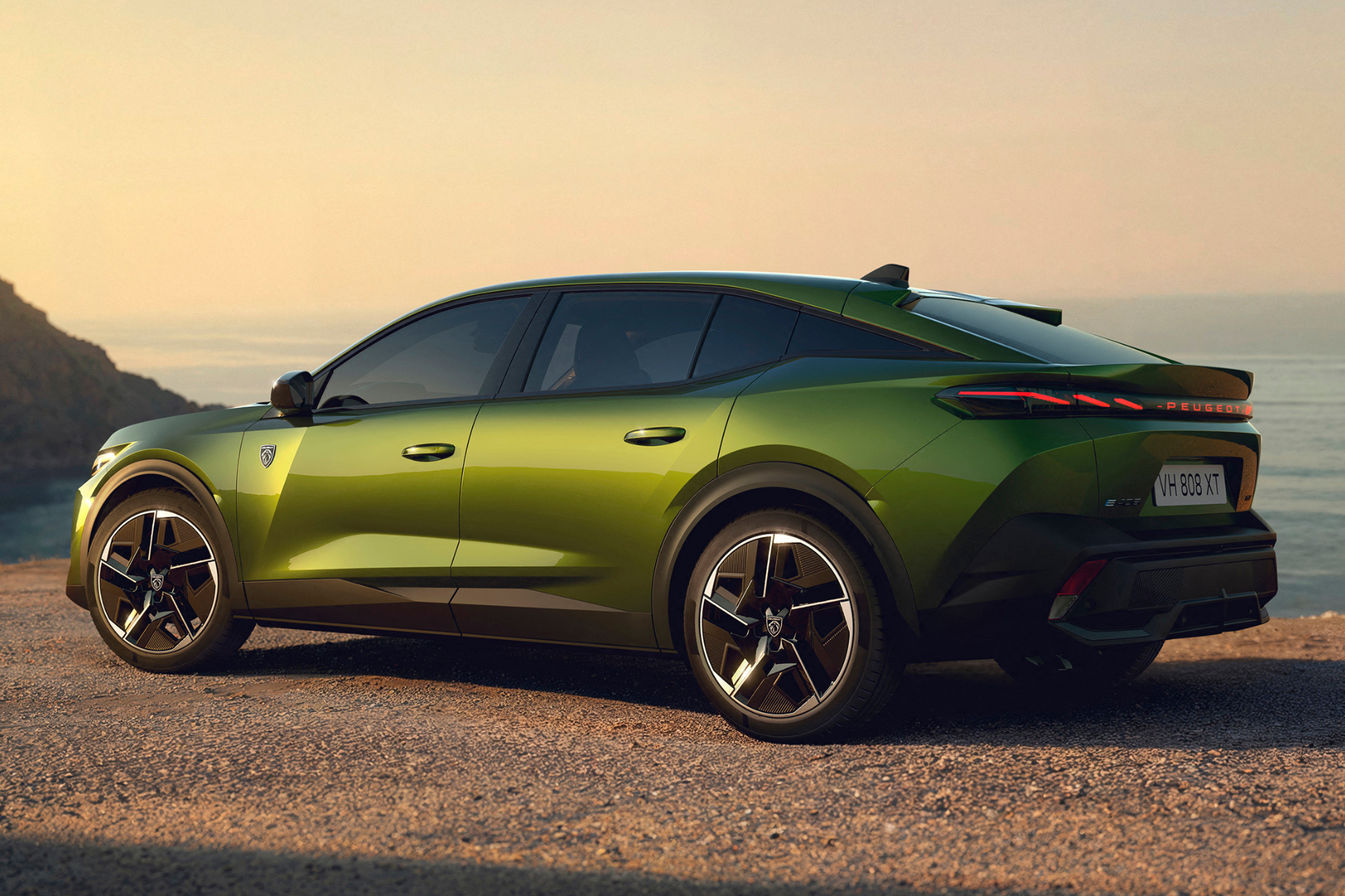 Peugeot E-408 