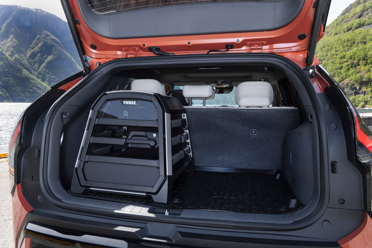 Kia EV3 med bagasjerom og hundebur