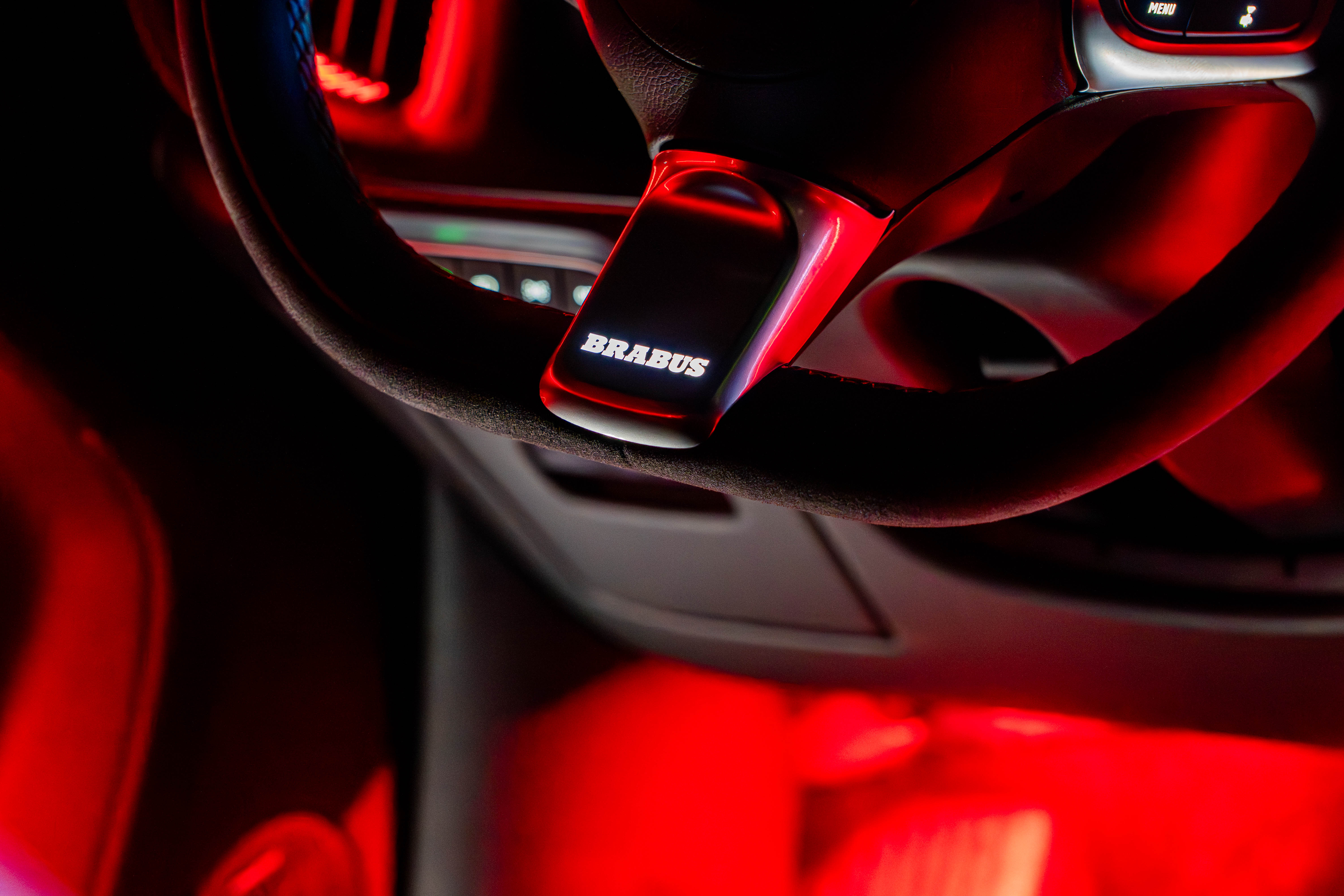 Close up av et smart #5 BRABUS ratt