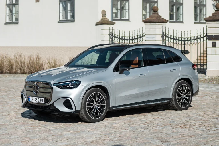 Mercedes-Benz GLC eksteriør i sølvgrå metallic lakk
