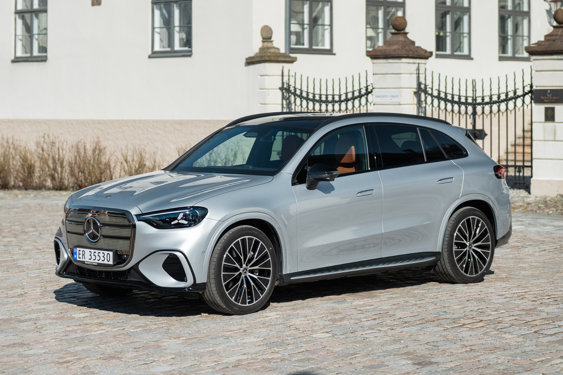 Mercedes-Benz GLC eksteriør i sølvgrå metallic lakk