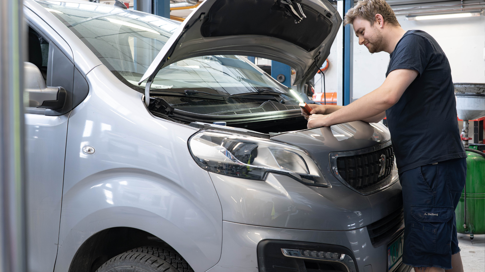 Varebilservice på Peugeot Expert varebil hos Bertel O. Steen