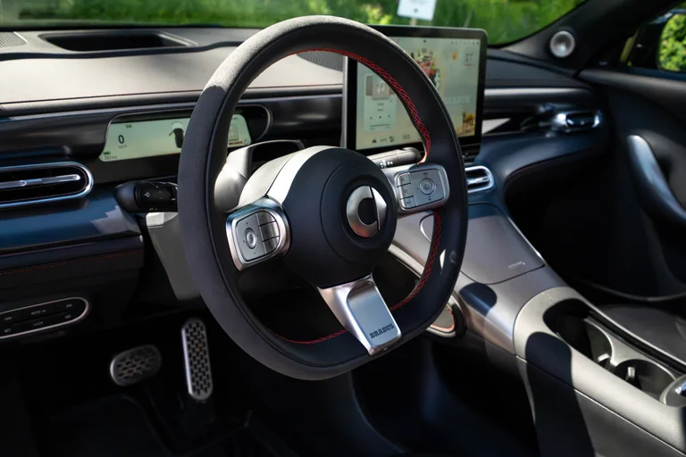 BRABUS interiør og alcantara ratt i smart #1