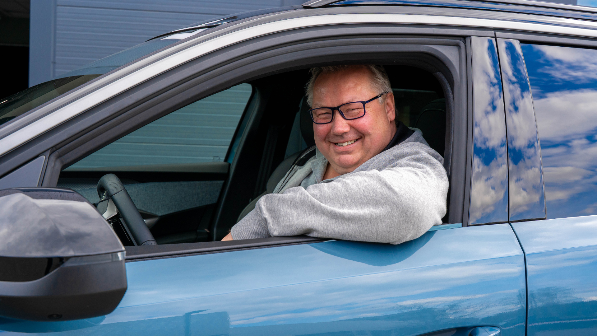 Bernt Yngve smiler fornøyd etter utlevering av sin E-5008
