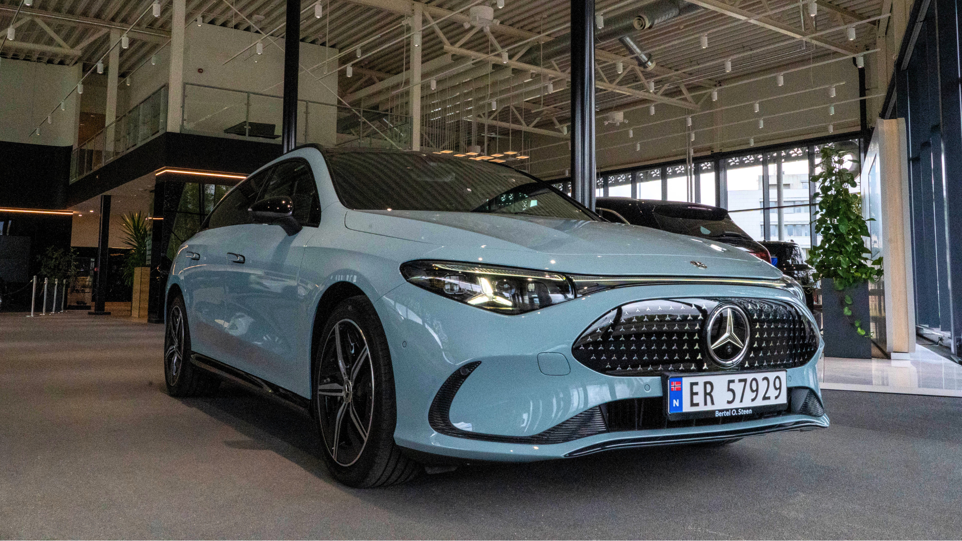 Nye Mercedes CLA SHooting Brake i blå metallic