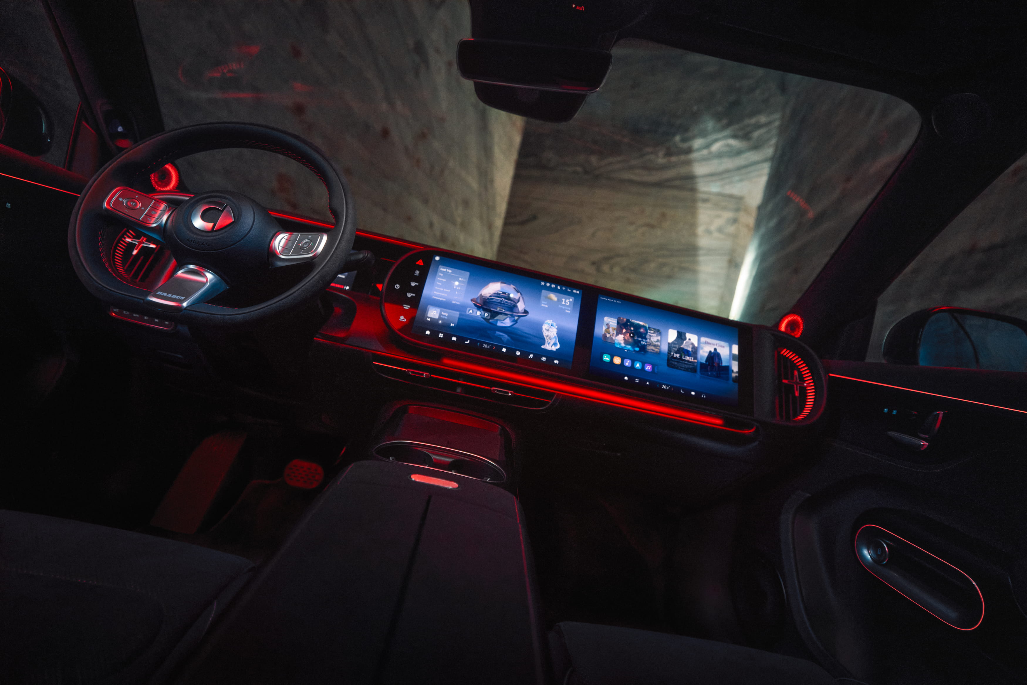 Digital cockpit og interiør i smart #5 BRABUS med røde lyseffekter