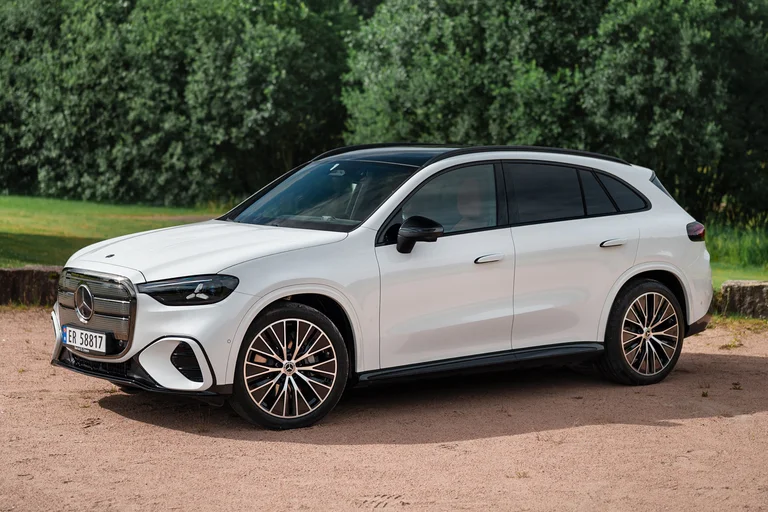 GLC i hvit metallic lakk