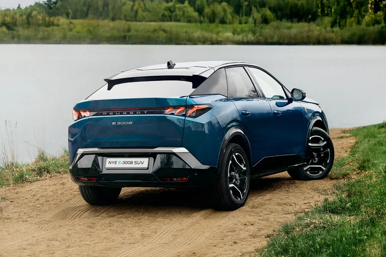 Peugeot E-3008 4x4