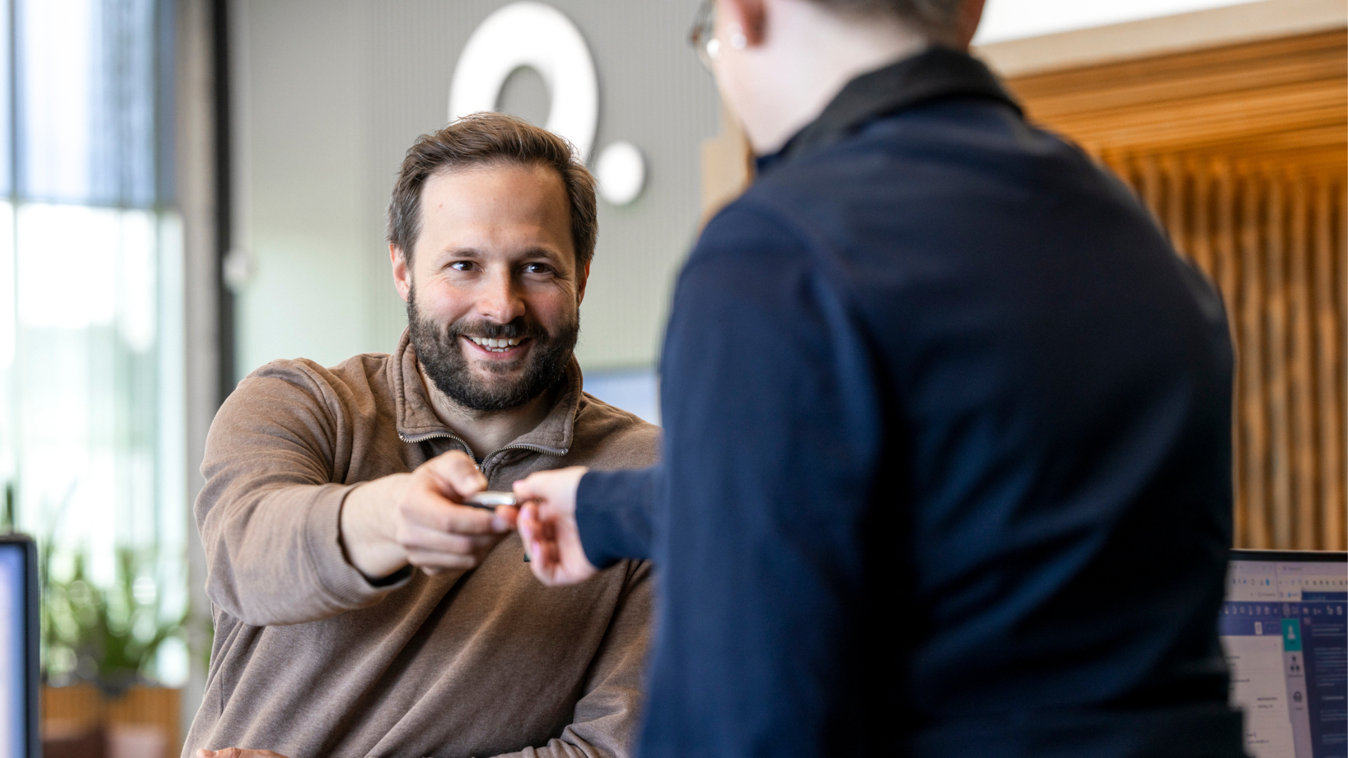 Hyggelig serviceopplevelse ved innlevering av elbil på verksted hos Bertel O. Steen.