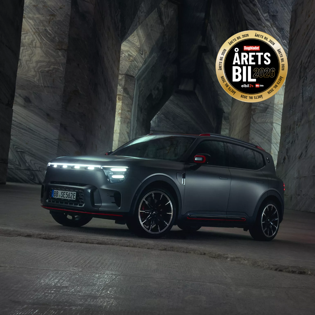 smart #5 BRABUS sett forfra i mørk tunnel med Årets Bil 2026-badge