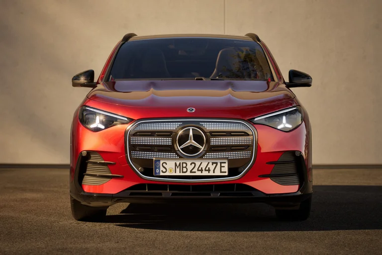 Elektriske GLA SUV fra Mercedes-Benz sett forfra