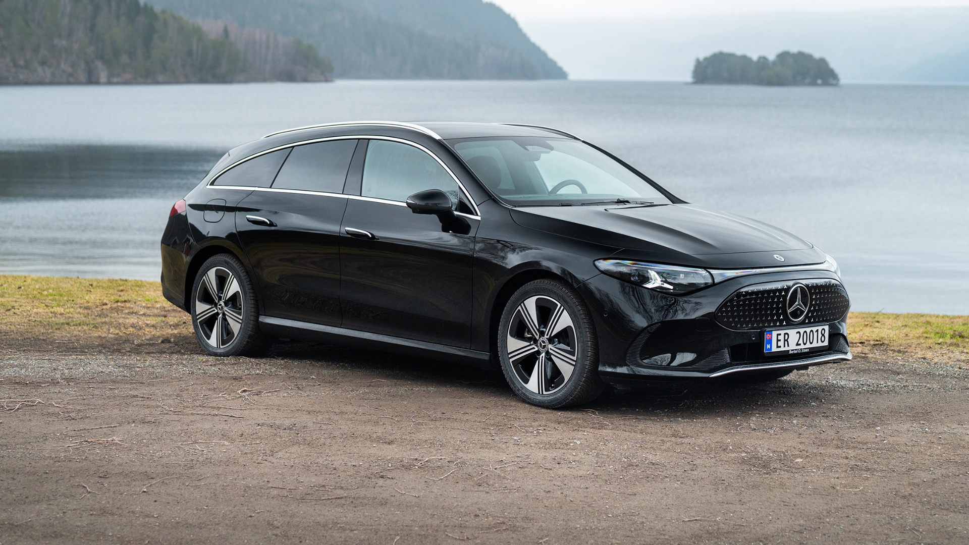 Svart Mercedes-Benz CLA Shooting Brake