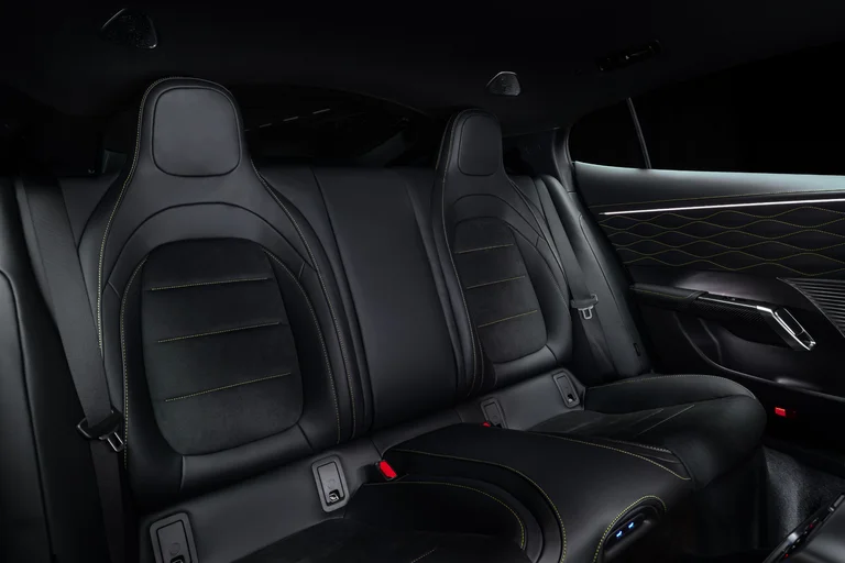 Bakseter med isofix-fester og AMG sportsseter