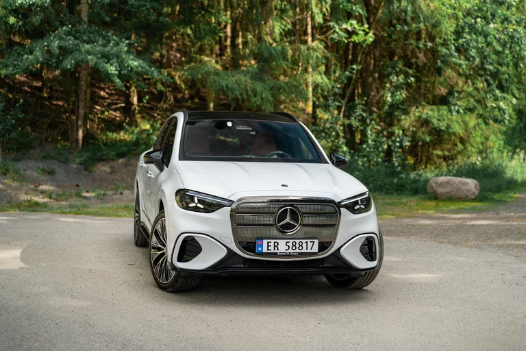 Mercedes-Benz GLC Premium hvit metallic lakk