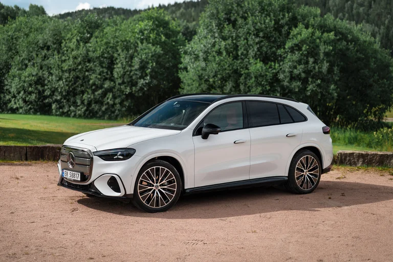 Mercedes GLC design hvit metallic lakk