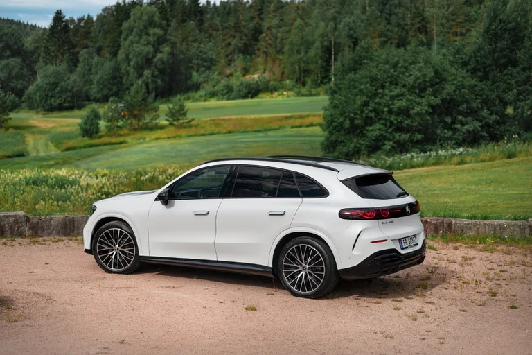 Mercedes-Benz GLC 400 4MATIC med AMG-eksteriør og AMG lettmetallfelger