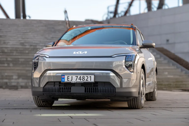 Kia Ev3 Exclusive design i grå metallic lakk