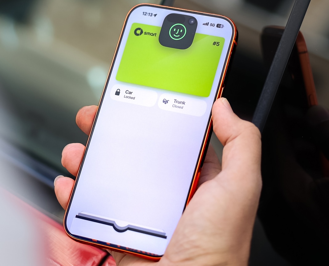 iPhone med digital bilnøkkel til smart #5 i Apple Wallet
