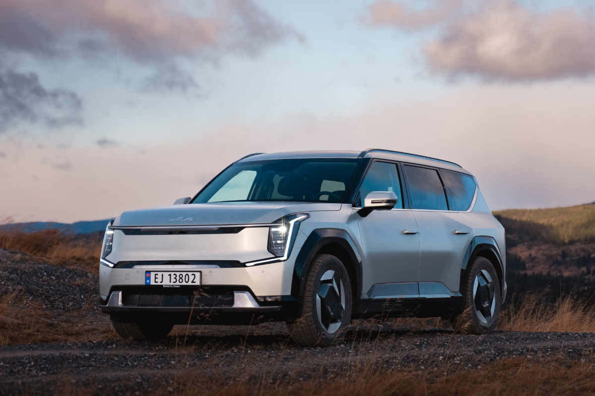 Kia EV9 Exclusive i beige metalic lakk