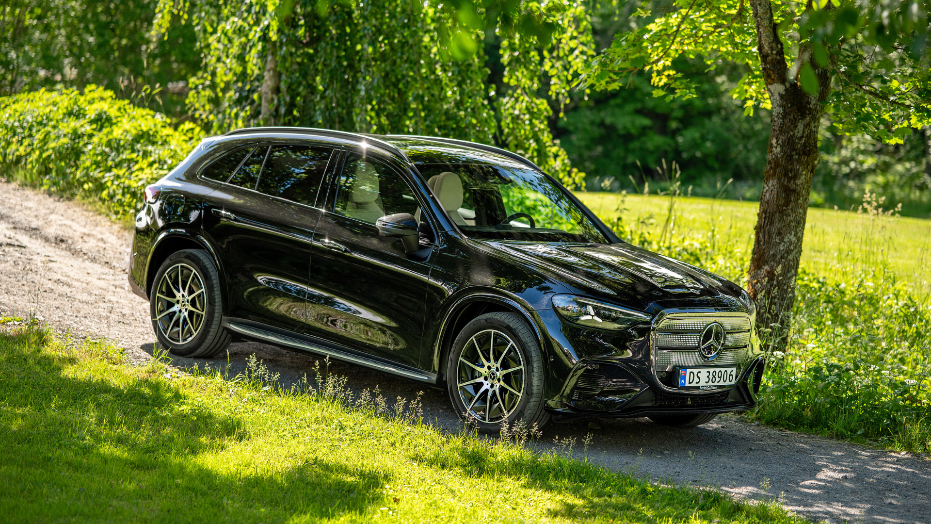 Mercedes-Benz GLC svart metallic lakk