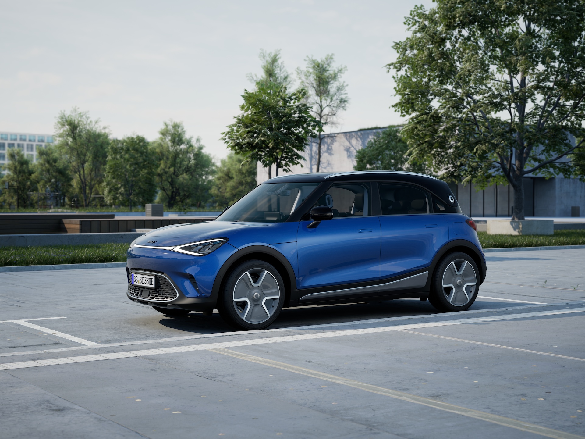 Blå smart #1 sett fra siden parkert på parkeringsplass