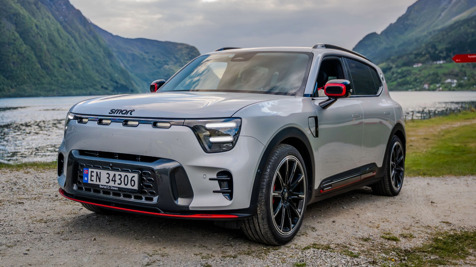 smart #5 BRABUS sett forfra i vakker landskap