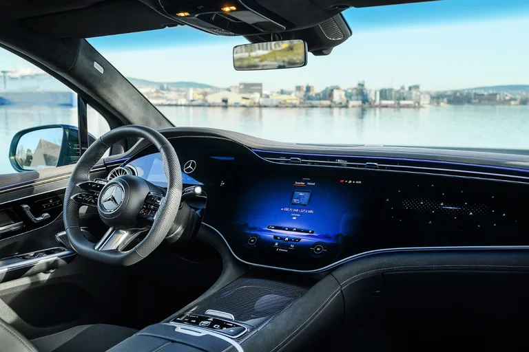 MBUX-Hyperscreen i EQE SUV fra Mercedes-EQ