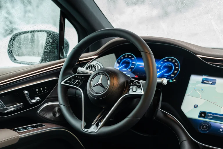 Interiør og ratt på EQS SUV fra Mercedes-EQ