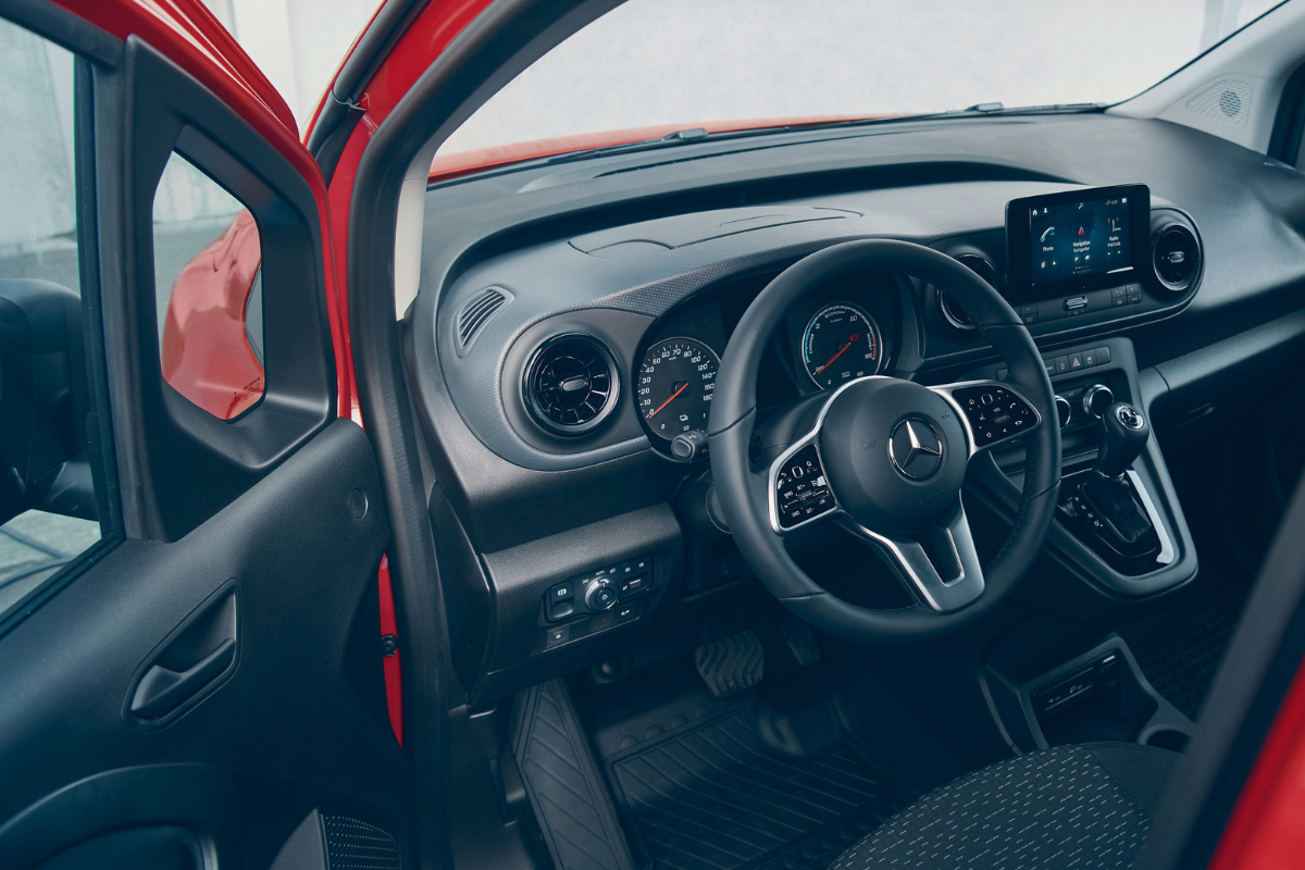 Interiør og førerhus på eCitan fra Mercedes-Benz.